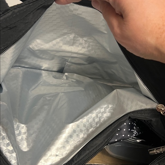 Fit and Fresh Black Quilted Tote/ insulated lunch bag with 6 storage containers - Picture 8 of 10